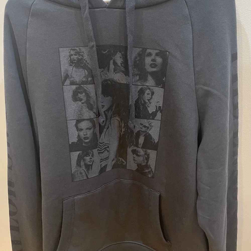 TAYLOR SWIFT OFFICAL Eras Tour Merch Black Hoodie